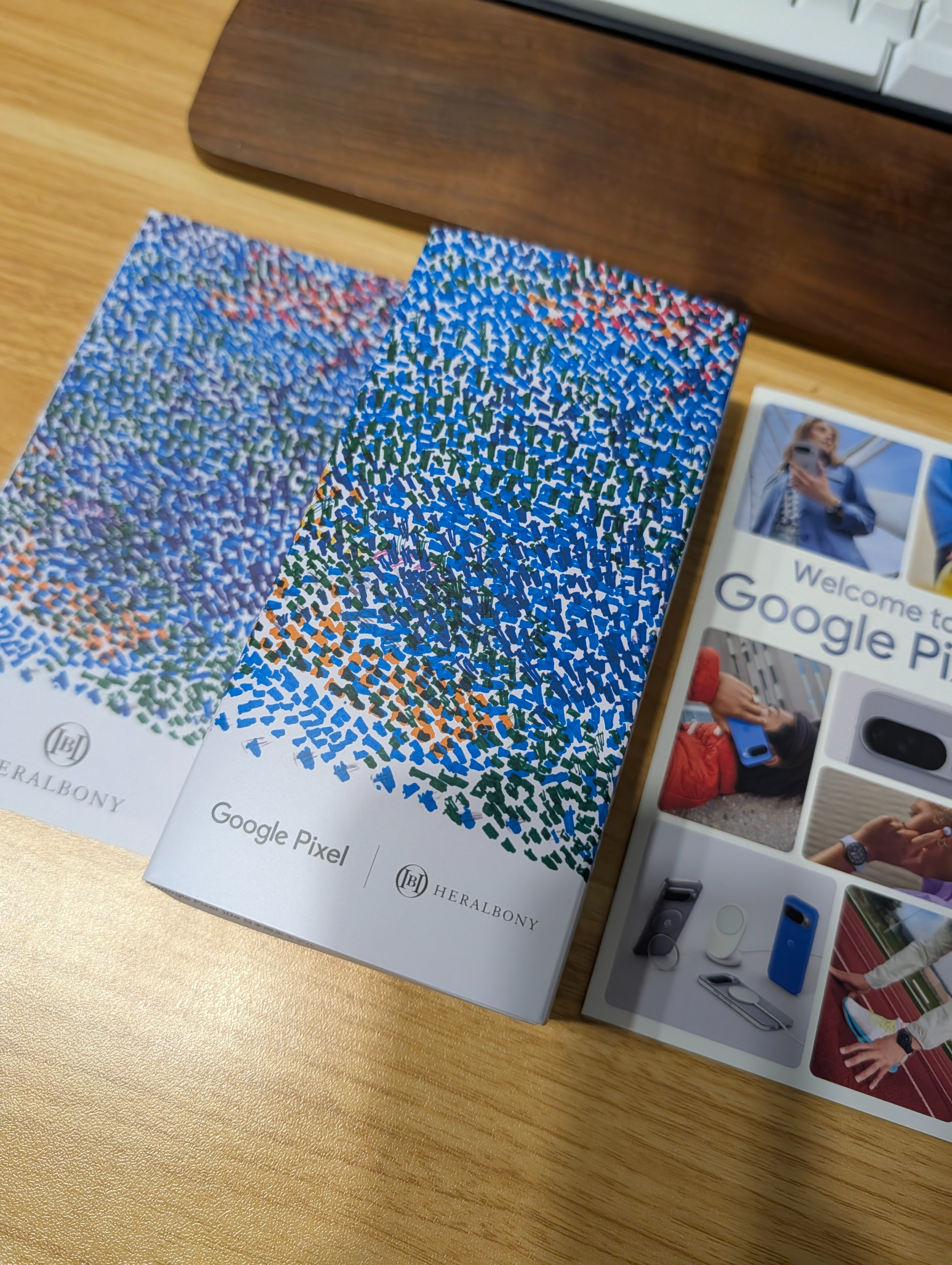Google PixelとHERALBONYの箱